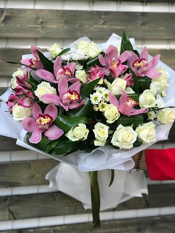 Букет цветов из: Розы и Хризантемы в Корфовский