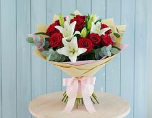 Букет цветов из:  Лилии и Розы в Корфовский