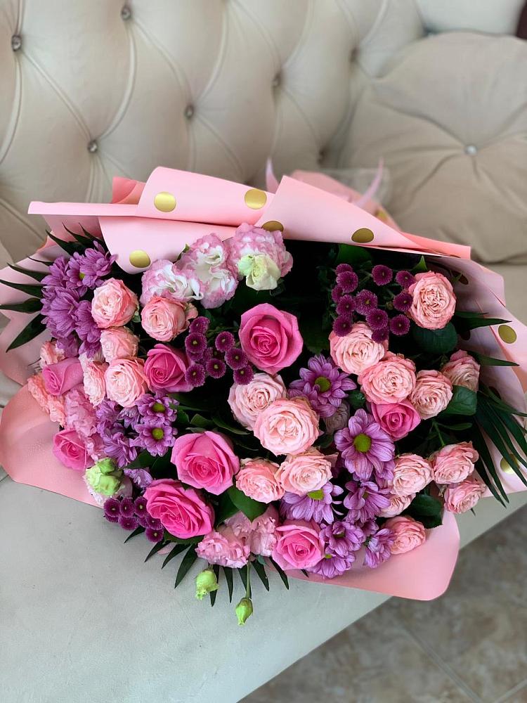 Букет цветов из: Хризантемы, Розы и Лизиантусы в Корфовский