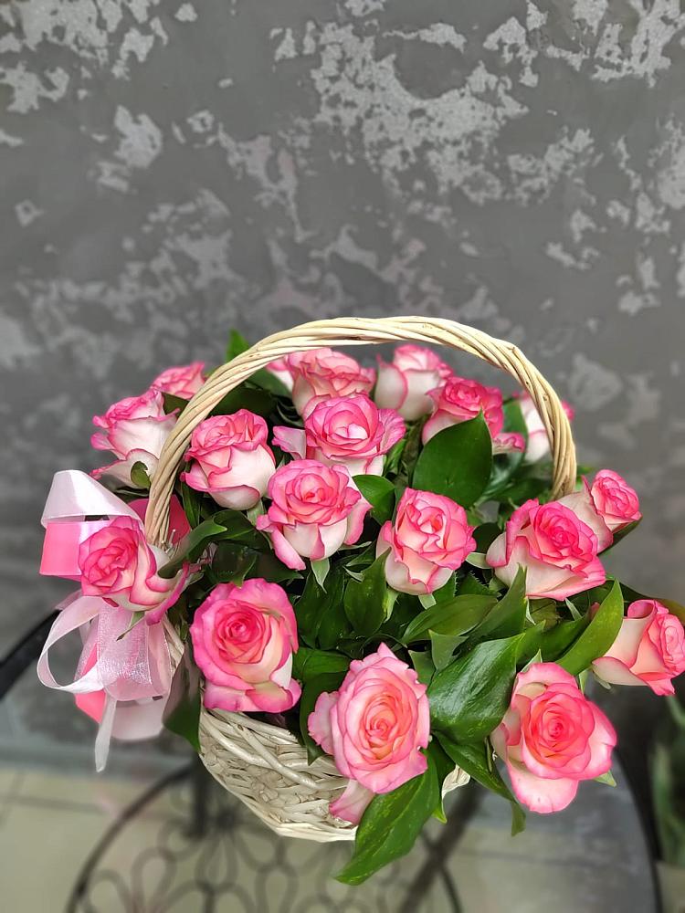 Цветочная композиция из Розы в корзине в Корфовский