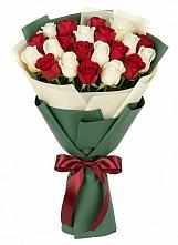 Букет Микс из красных и белых роз в Корфовский