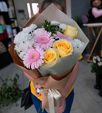 Букет цветов из:  Герберы, Розы и Хризантемы в Корфовский