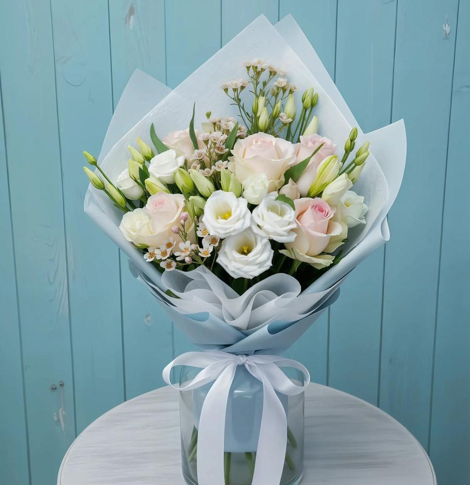 Букет цветов из: Розы и Лизиантусы в Корфовский