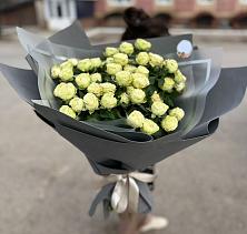 Букет Белые кустовые розы Солинеро в Корфовский