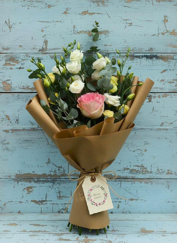 Букет цветов из: Розы и Лизиантусы в Корфовский