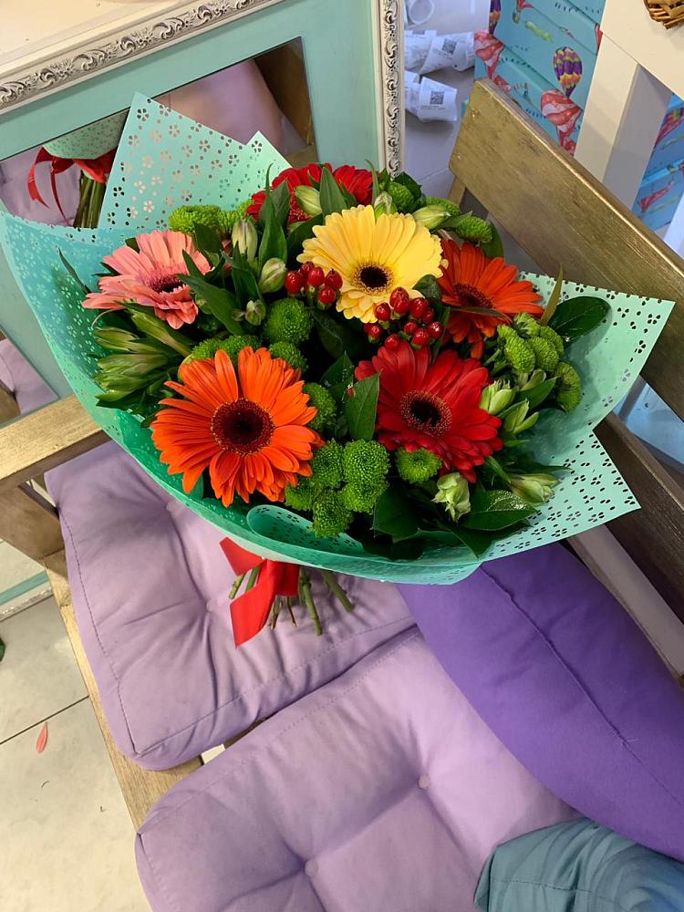 Букет цветов из: Герберы, Хризантемы и Альстромерии в Корфовский