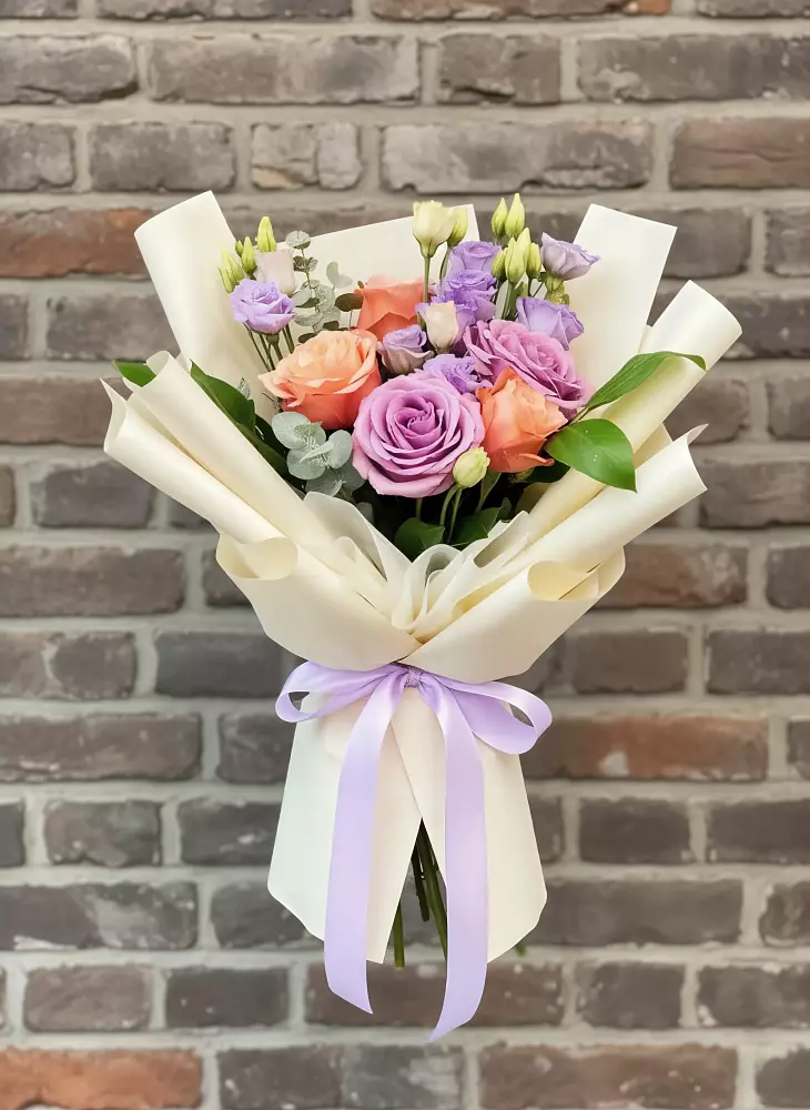 Букет цветов из: Лизиантусы и Розы в Корфовский