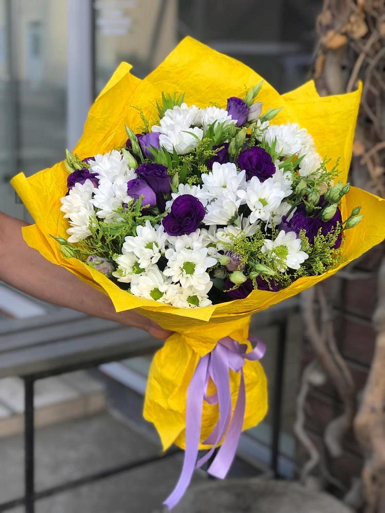 Букет цветов из: Ирисы, Хризантемы и Ромашки в Корфовский