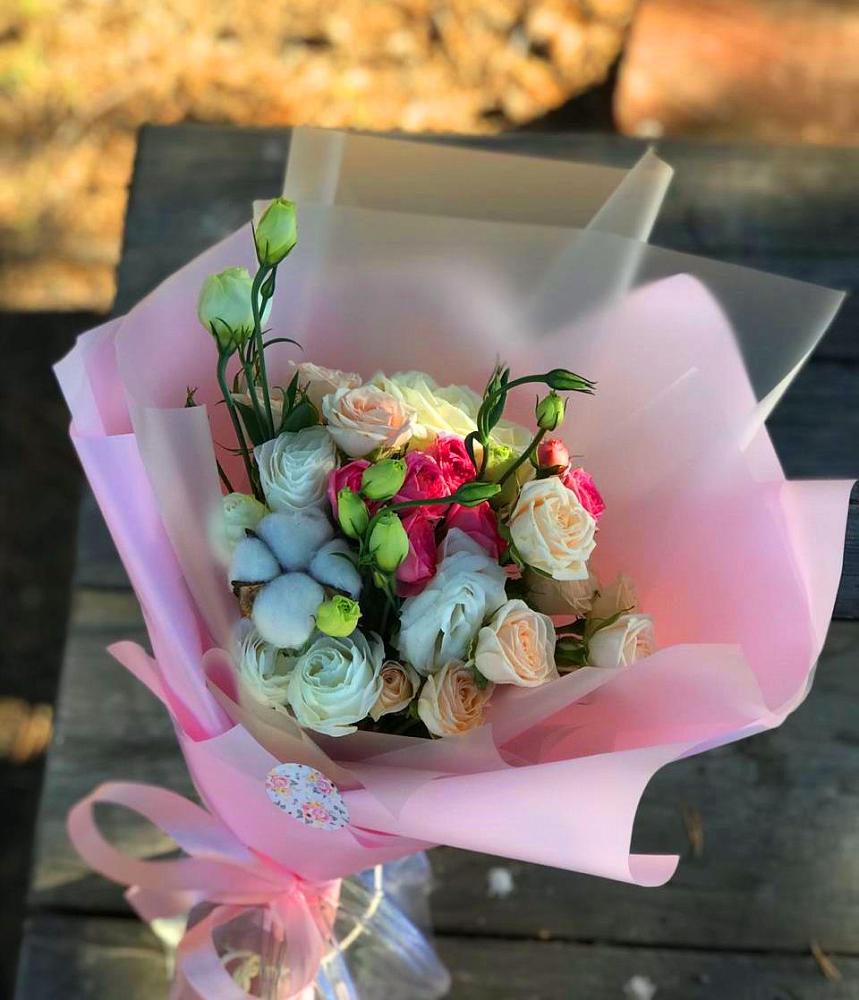 Букет цветов из: Розы и Лизиантусы в Корфовский