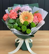 Букет цветов из:  Гвоздики, Розы, Герберы и Хризантемы в Корфовский