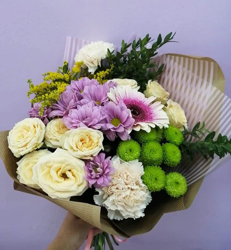 Букет цветов из: Хризантемы, Розы, Гвоздики и Герберы в Корфовский