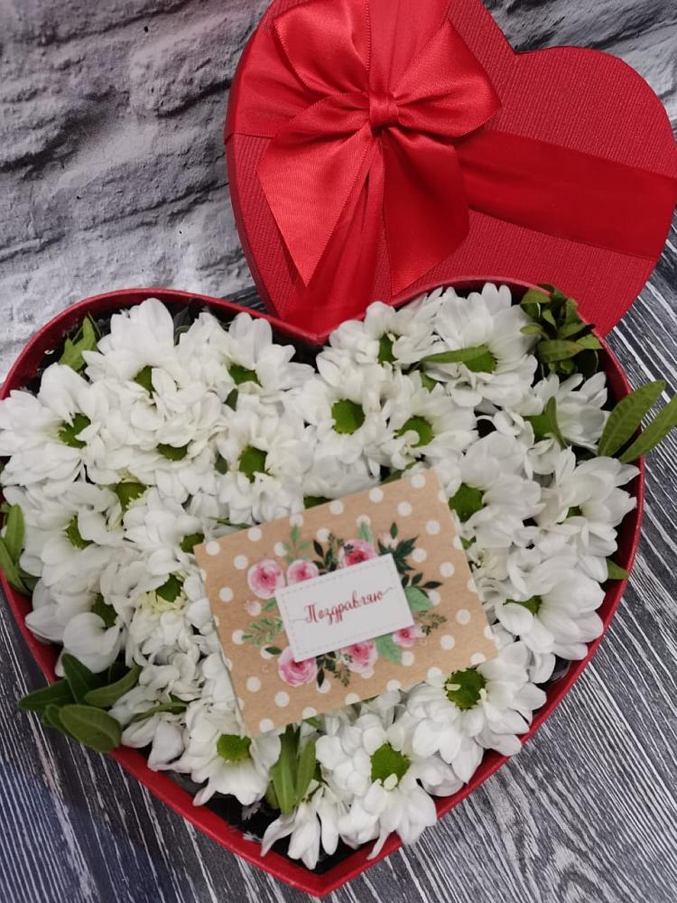 Цветочная композиция из Хризантемы в виде сердца в Корфовский