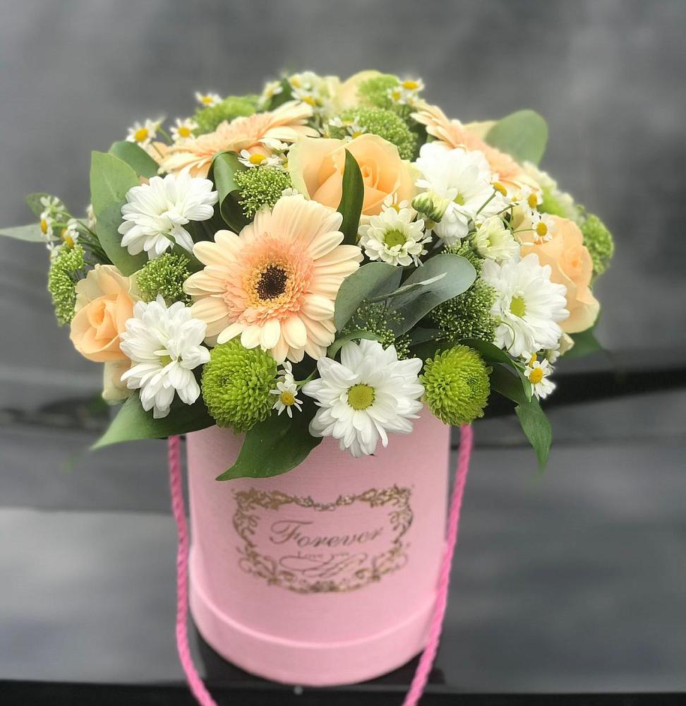 Цветочная композиция из Розы, Герберы и Хризантемы в шляпной коробке в Корфовский